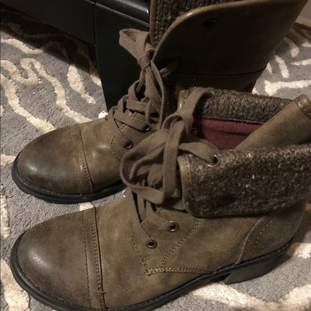 Roxy combat boots